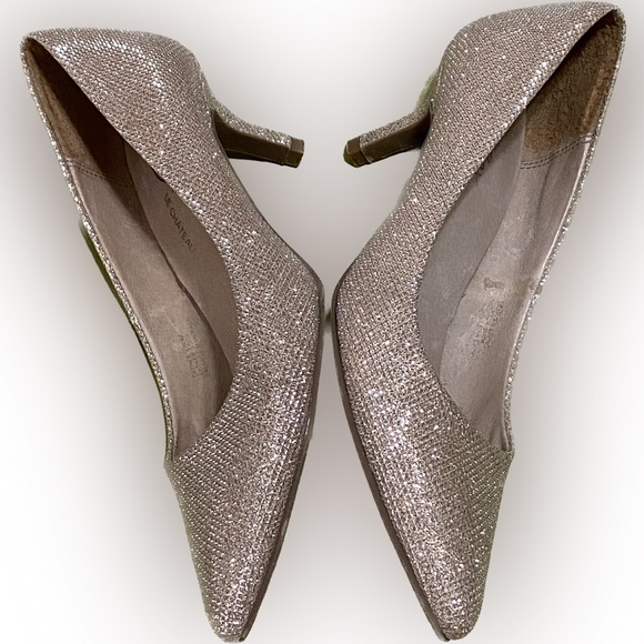 Le Chateau ‘Moda Reflex’ Gold Heels - Picture 7 of 16
